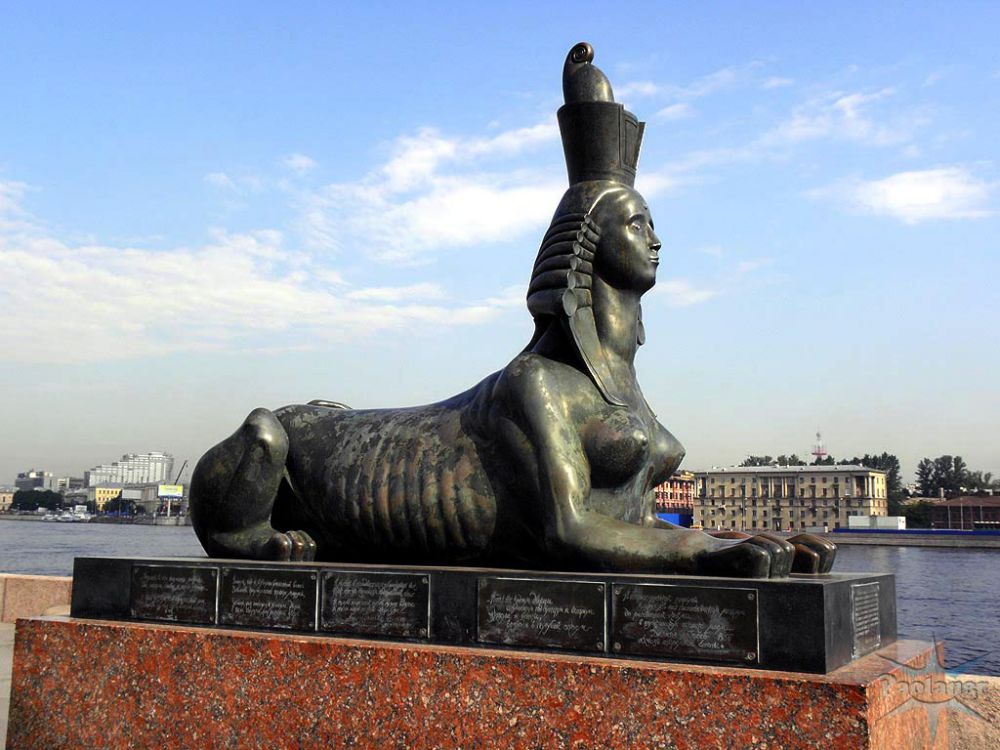 памятник жертвам репрессий на набережной робеспьера